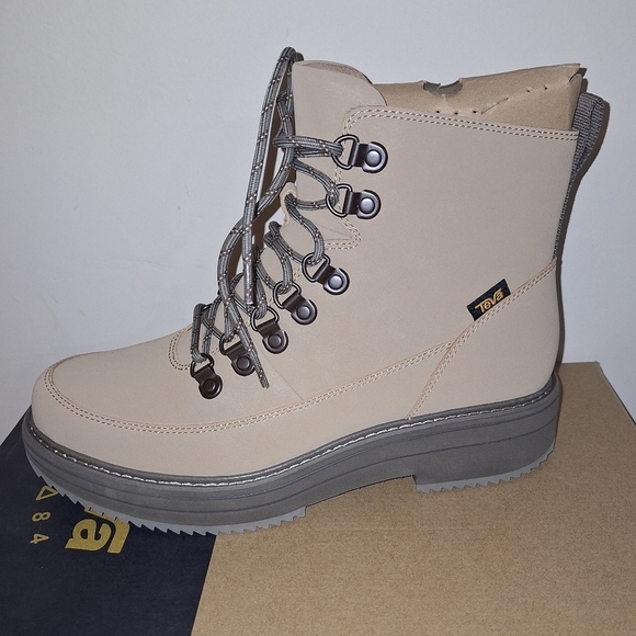 A pair of Teva W. Midform Boot 1123510/ SDDN in a ladies size 9 and 10. NWB - Picture 5 of 13